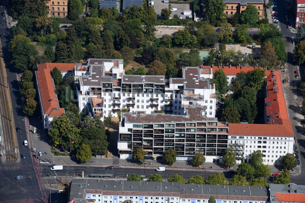 Berlin aus der Vogelperspektive: Wohngebiet der Mehrfamilienhaussiedlung Danziger Straße Ecke Prenzlauer Allee im Ortsteil Prenzlauer Berg in Berlin, Deutschland