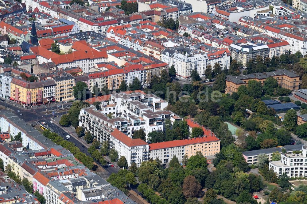 Luftbild Berlin - Wohngebiet der Mehrfamilienhaussiedlung Danziger Straße Ecke Prenzlauer Allee im Ortsteil Prenzlauer Berg in Berlin, Deutschland