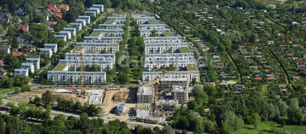 Luftaufnahme Berlin - Wohngebiet einer Mehrfamilienhaussiedlung der degewo AG an der Joachim-Ringelnatz-Straße - Hans-Fallada-Straße - Cecilienstraße im Ortsteil Biesdorf in Berlin