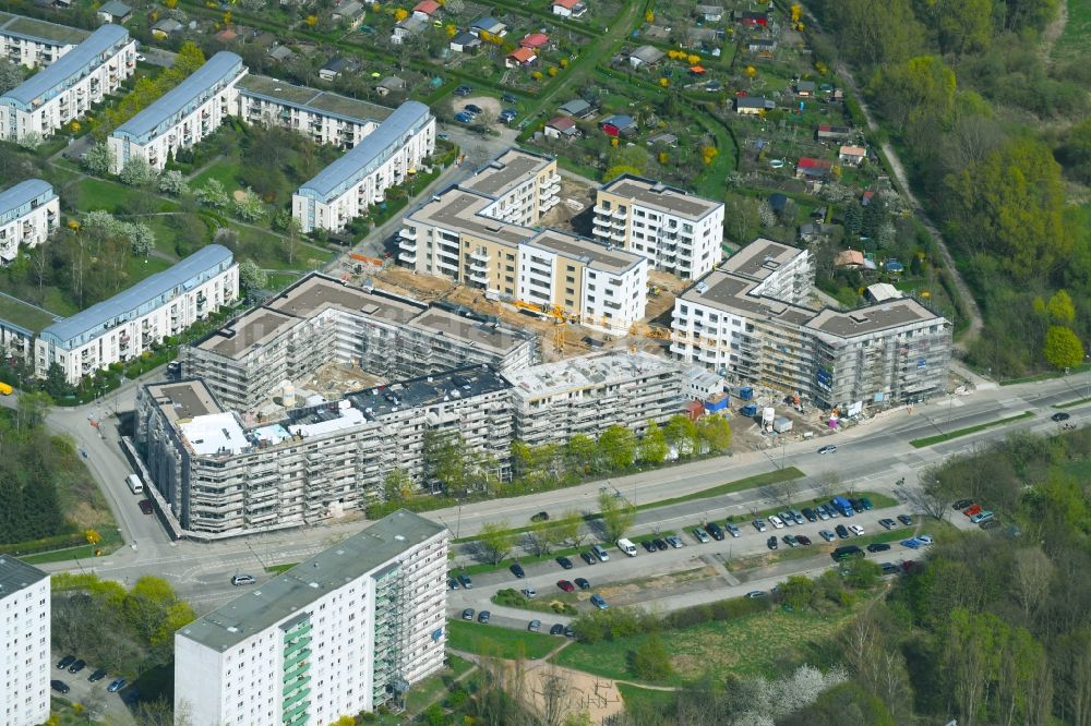 Luftbild Berlin - Wohngebiet einer Mehrfamilienhaussiedlung der degewo AG an der Joachim-Ringelnatz-Straße - Hans-Fallada-Straße - Cecilienstraße im Ortsteil Biesdorf in Berlin