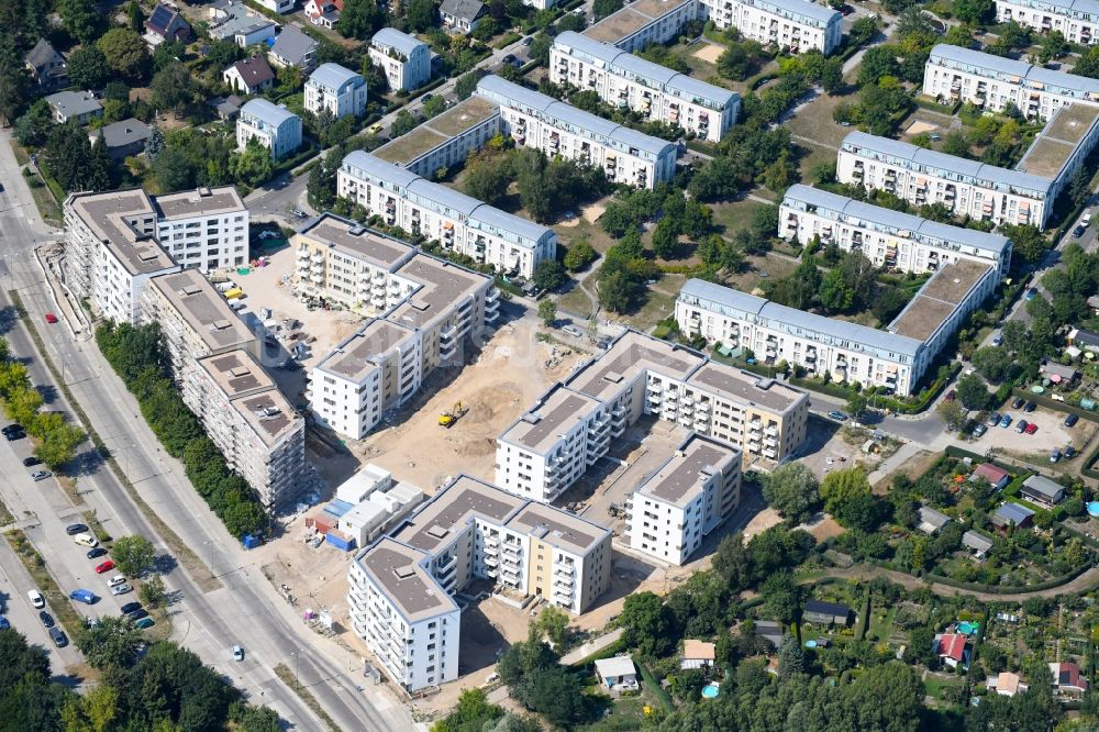 Luftbild Berlin - Wohngebiet einer Mehrfamilienhaussiedlung der degewo AG an der Joachim-Ringelnatz-Straße - Hans-Fallada-Straße - Cecilienstraße im Ortsteil Biesdorf in Berlin