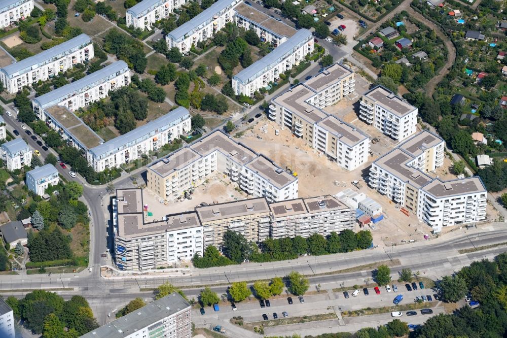 Berlin von oben - Wohngebiet einer Mehrfamilienhaussiedlung der degewo AG an der Joachim-Ringelnatz-Straße - Hans-Fallada-Straße - Cecilienstraße im Ortsteil Biesdorf in Berlin