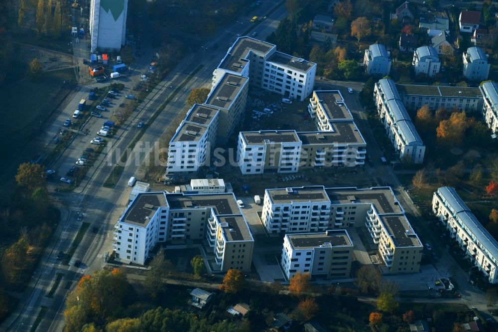 Berlin von oben - Wohngebiet einer Mehrfamilienhaussiedlung der degewo AG an der Joachim-Ringelnatz-Straße - Hans-Fallada-Straße - Cecilienstraße im Ortsteil Biesdorf in Berlin