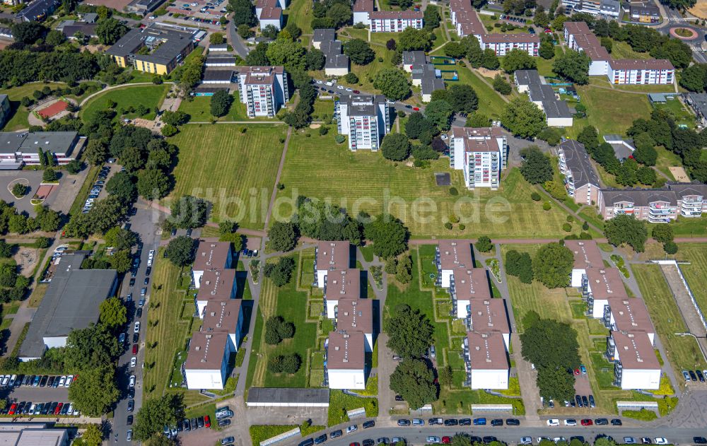 Dinslaken von oben - Wohngebiet der Mehrfamilienhaussiedlung in Dinslaken im Bundesland Nordrhein-Westfalen, Deutschland