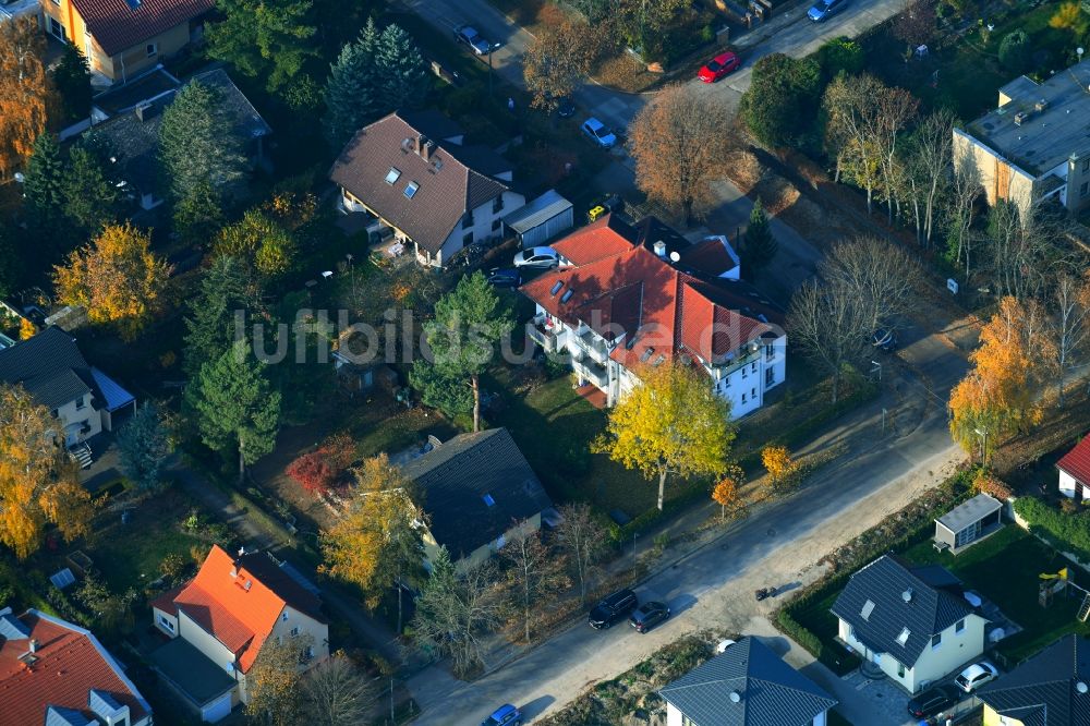 Berlin aus der Vogelperspektive: Wohngebiet der Mehrfamilienhaussiedlung Dirschauer Straße - Neuenhagener Straße im Ortsteil Mahlsdorf in Berlin, Deutschland