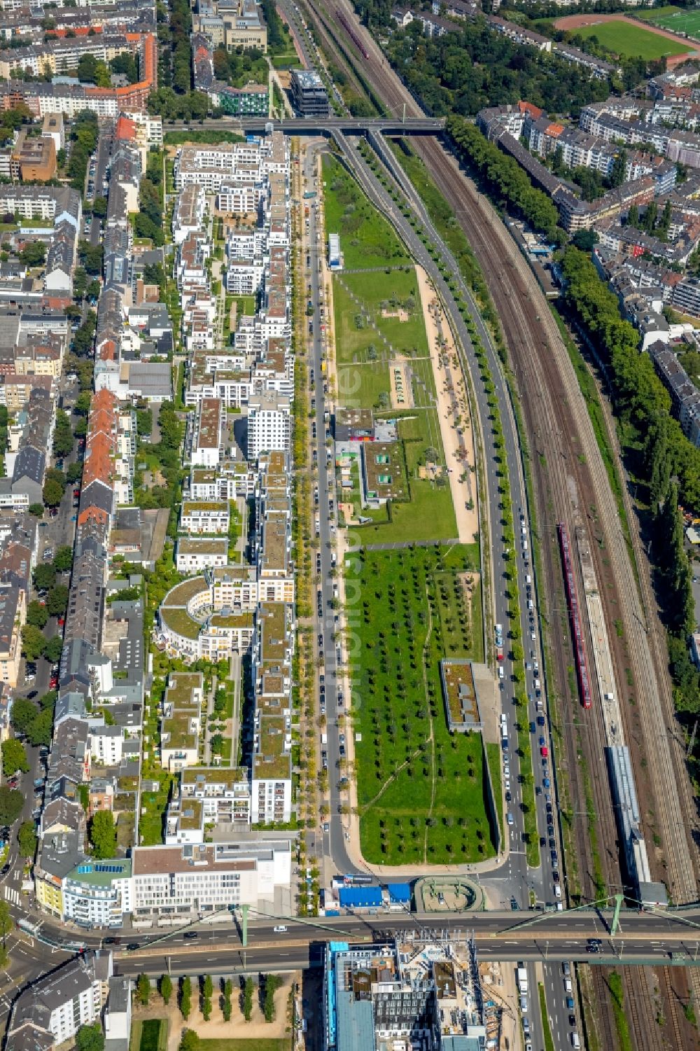 Düsseldorf aus der Vogelperspektive: Wohngebiet der Mehrfamilienhaussiedlung in Düsseldorf im Bundesland Nordrhein-Westfalen, Deutschland