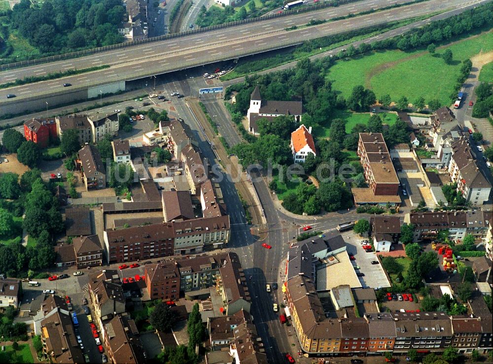 Luftaufnahme Duisburg - Wohngebiet einer Mehrfamilienhaussiedlung in Duisburg im Bundesland Nordrhein-Westfalen