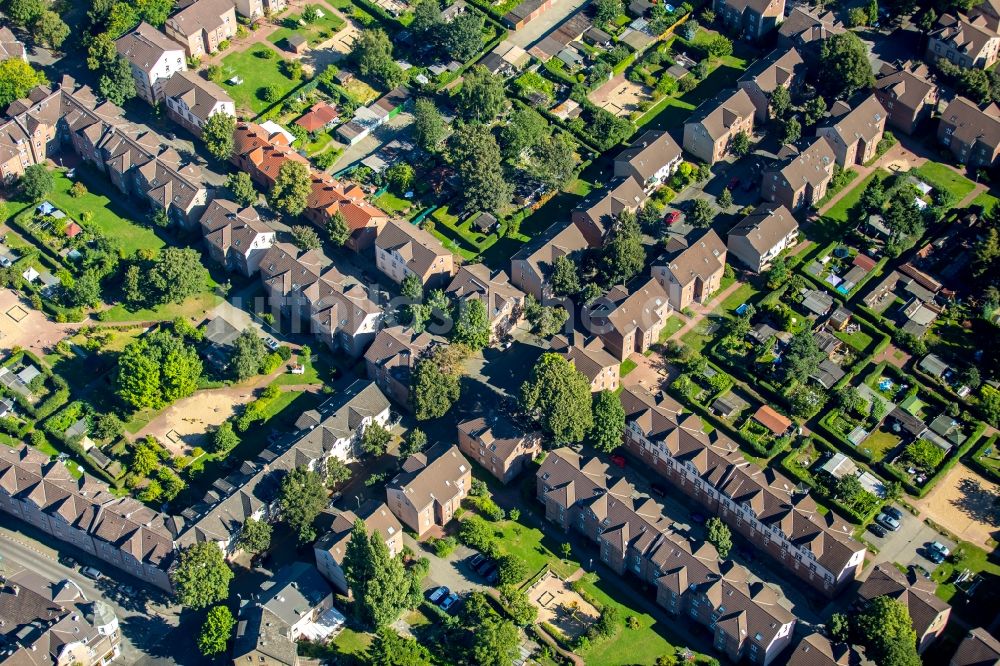 Luftbild Duisburg - Wohngebiet einer Mehrfamilienhaussiedlung in Duisburg im Bundesland Nordrhein-Westfalen