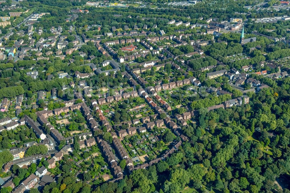 Luftaufnahme Duisburg - Wohngebiet einer Mehrfamilienhaussiedlung in Duisburg im Bundesland Nordrhein-Westfalen