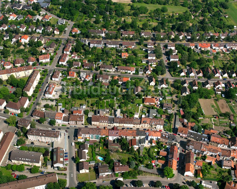 Durlach von oben - Wohngebiet der Mehrfamilienhaussiedlung in Durlach im Bundesland Baden-Württemberg, Deutschland