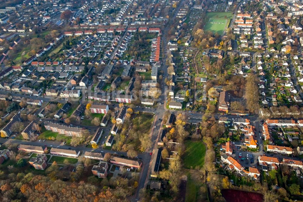 Luftaufnahme Duisburg - Wohngebiet einer Mehrfamilienhaussiedlung, Einfamilenhaussiedlung und Kleingartensiedlung im Ortsteil Vierlinden in Duisburg im Bundesland Nordrhein-Westfalen