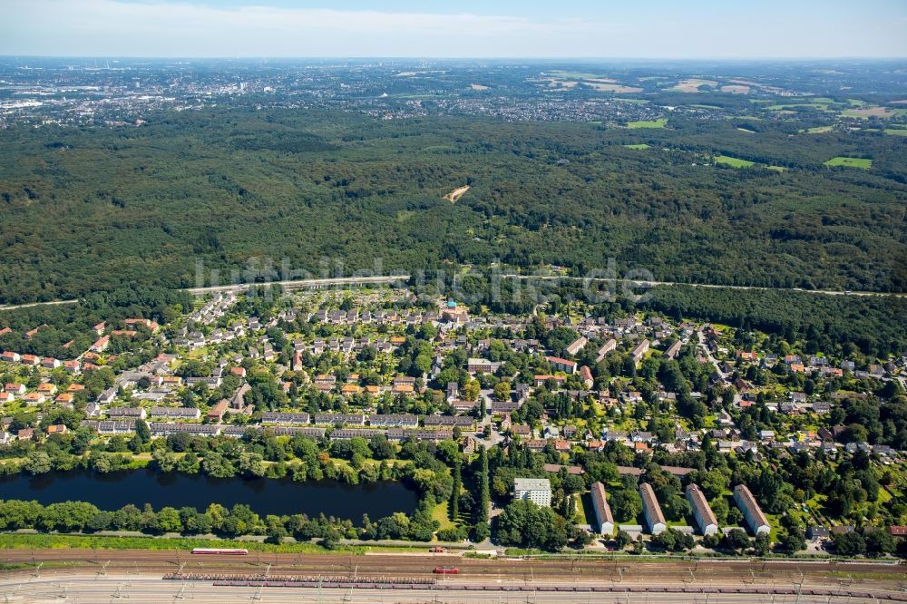 Mülheim an der Ruhr von oben - Wohngebiet der Mehrfamilienhaussiedlung Eisenbahner-Siedlung Wedau in Mülheim an der Ruhr im Bundesland Nordrhein-Westfalen