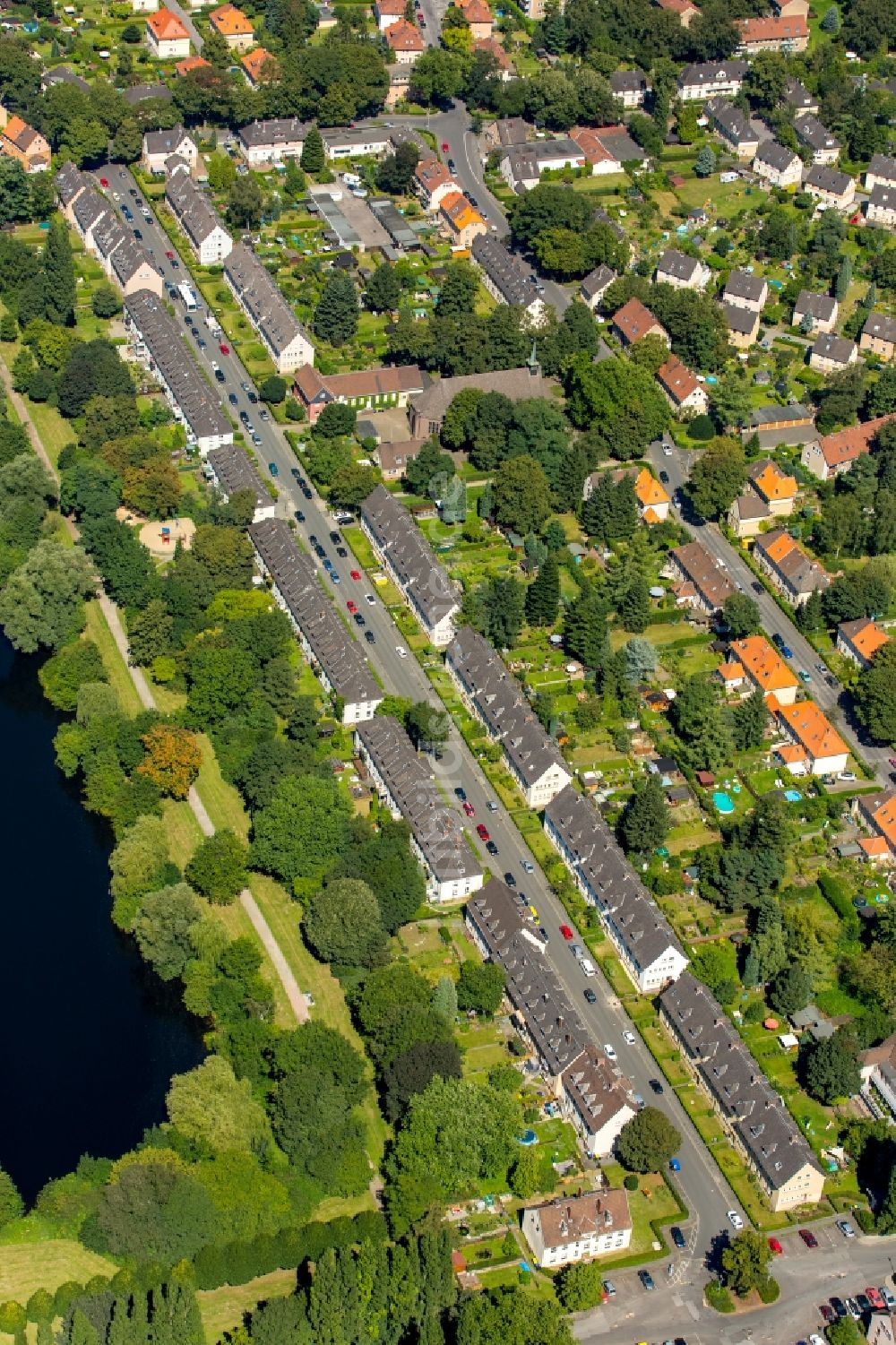 Mülheim an der Ruhr aus der Vogelperspektive: Wohngebiet der Mehrfamilienhaussiedlung Eisenbahner-Siedlung Wedau in Mülheim an der Ruhr im Bundesland Nordrhein-Westfalen