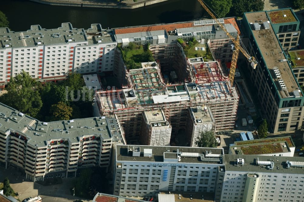 Berlin von oben - Wohngebiet der Mehrfamilienhaussiedlung Elisabeth-Mara-Straße - Wallstraße im Ortsteil Mitte in Berlin, Deutschland