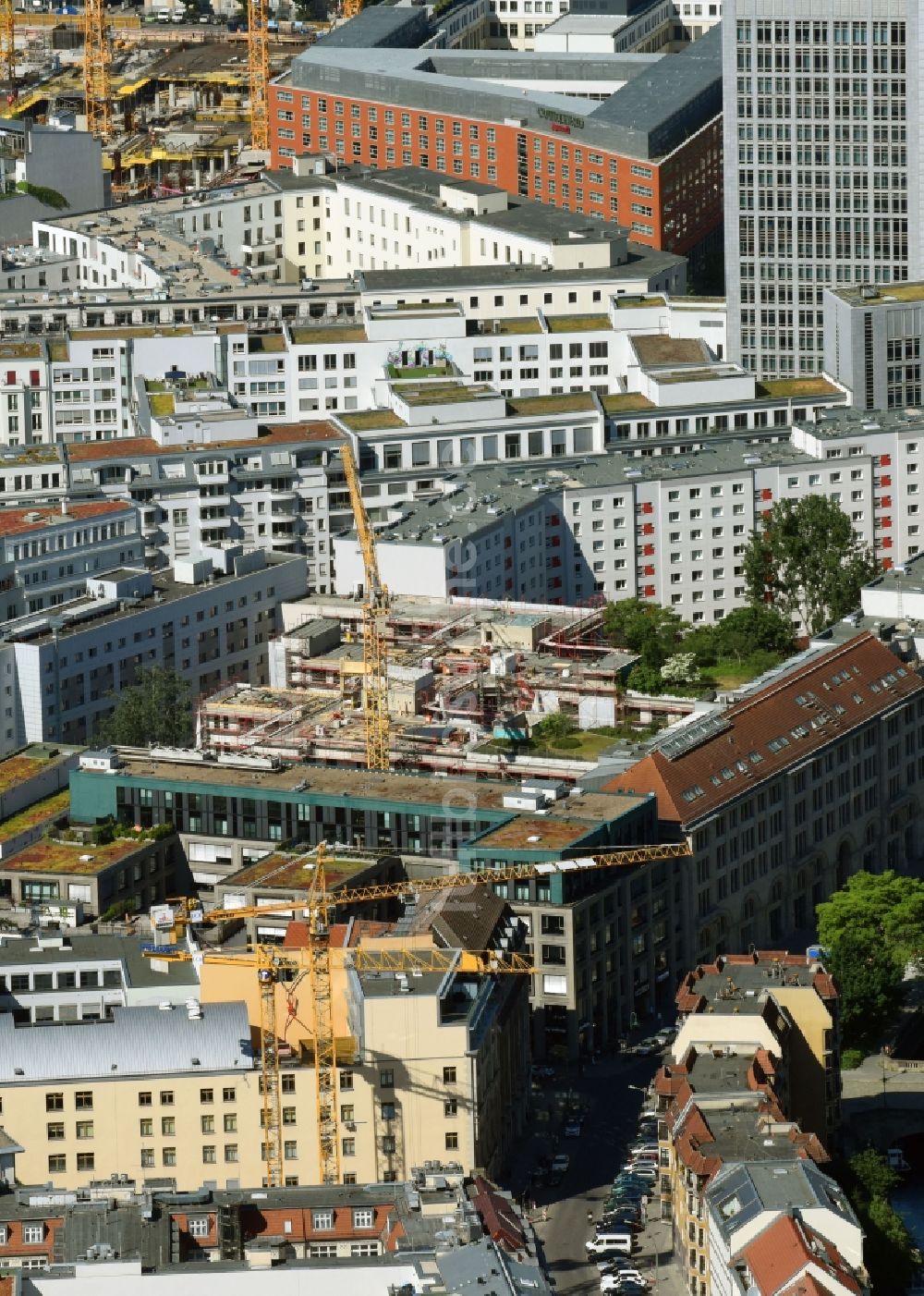 Luftaufnahme Berlin - Wohngebiet der Mehrfamilienhaussiedlung Elisabeth-Mara-Straße - Wallstraße im Ortsteil Mitte in Berlin, Deutschland