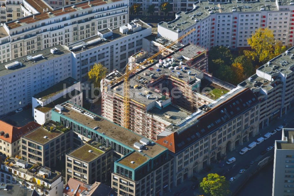 Berlin von oben - Wohngebiet der Mehrfamilienhaussiedlung Elisabeth-Mara-Straße - Wallstraße im Ortsteil Mitte in Berlin, Deutschland