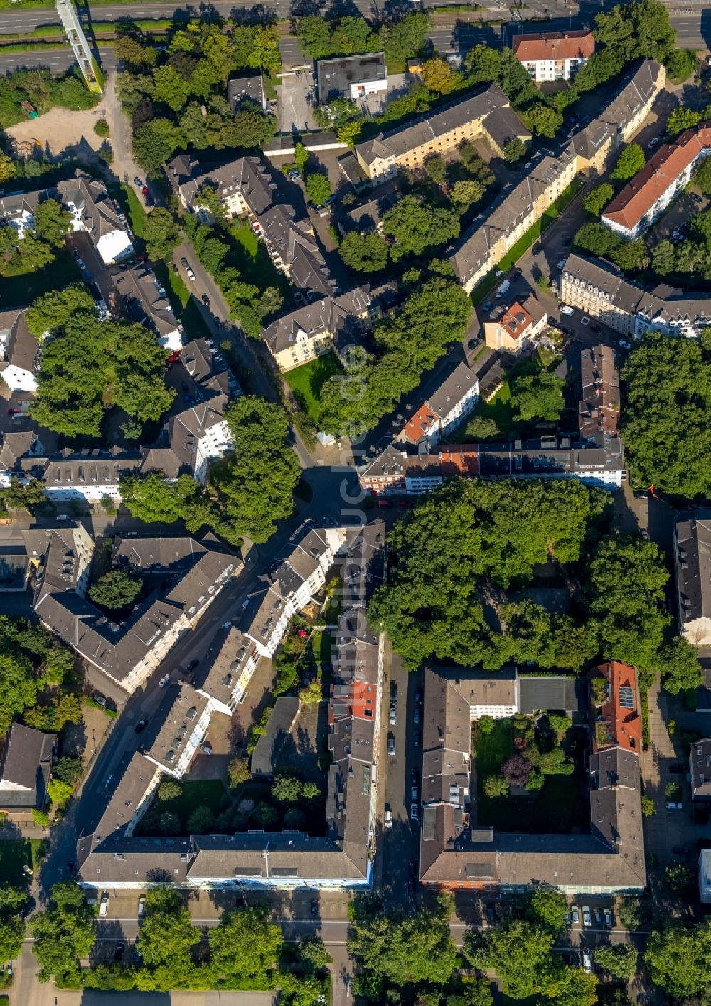 Essen von oben - Wohngebiet der Mehrfamilienhaussiedlung Eltingviertel in Essen im Bundesland Nordrhein-Westfalen