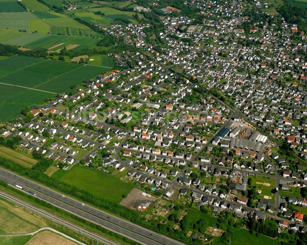 Elz von oben - Wohngebiet der Mehrfamilienhaussiedlung in Elz im Bundesland Hessen, Deutschland