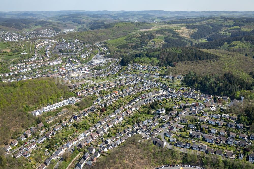 Luftbild Siegen - Wohngebiet der Mehrfamilienhaussiedlung entlang der Anton-Delius-Straße - In der Winchenbach - Hambergstraße in Siegen im Bundesland Nordrhein-Westfalen, Deutschland