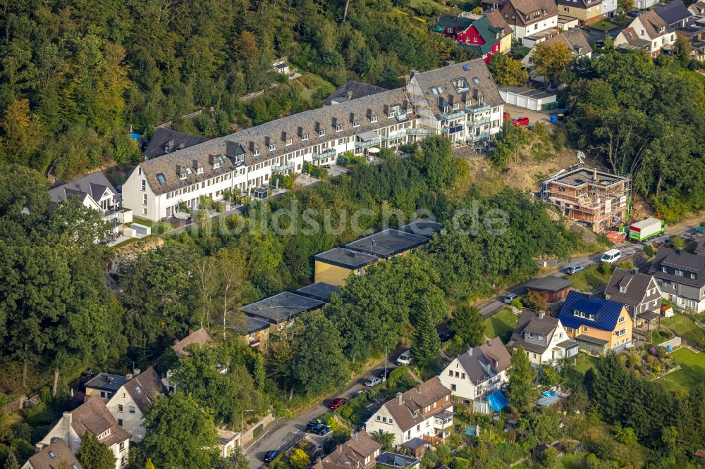 Siegen aus der Vogelperspektive: Wohngebiet der Mehrfamilienhaussiedlung entlang der Anton-Delius-Straße - In der Winchenbach - Hambergstraße in Siegen im Bundesland Nordrhein-Westfalen, Deutschland