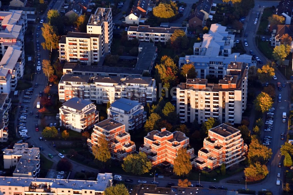 Luftbild Lübeck - Wohngebiet der Mehrfamilienhaussiedlung entlang der Brahmstraße - Brucknerstraße in Lübeck im Bundesland Schleswig-Holstein, Deutschland