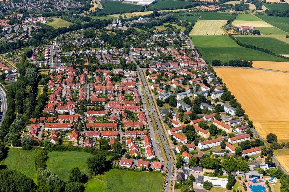 Luftbild Ahlen - Wohngebiet der Mehrfamilienhaussiedlung entlang des Bürgermeister-Corneli-Ring in Ahlen im Bundesland Nordrhein-Westfalen, Deutschland