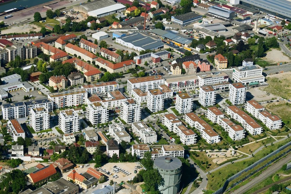 Regensburg aus der Vogelperspektive: Wohngebiet der Mehrfamilienhaussiedlung entlang der Edith-Stein-Straße - Aufeldstraße in Regensburg im Bundesland Bayern, Deutschland