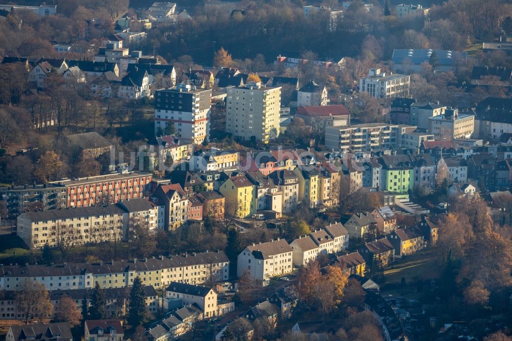 Lüdenscheid von oben - Wohngebiet der Mehrfamilienhaussiedlung entlang der Elsa-Brändström-Straße - Werdohler Straße in Lüdenscheid im Bundesland Nordrhein-Westfalen, Deutschland