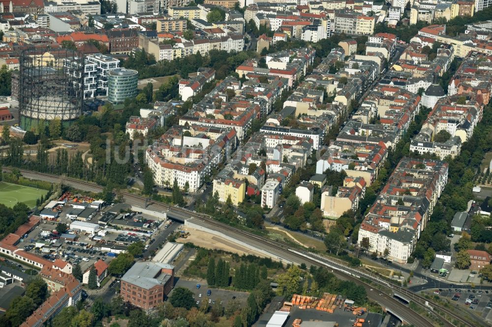 Berlin aus der Vogelperspektive: Wohngebiet einer Mehrfamilienhaussiedlung entlang der Gotenstraße in Berlin