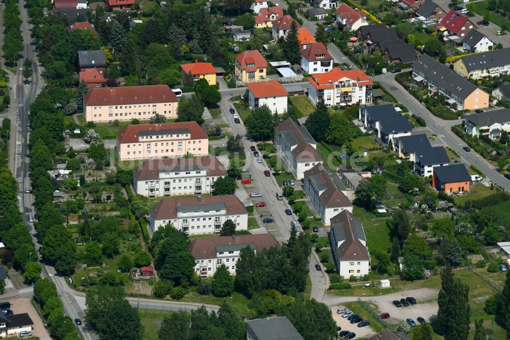 Luftaufnahme Schwerin - Wohngebiet der Mehrfamilienhaussiedlung entlang der Hagenower Straße in Schwerin im Bundesland Mecklenburg-Vorpommern, Deutschland