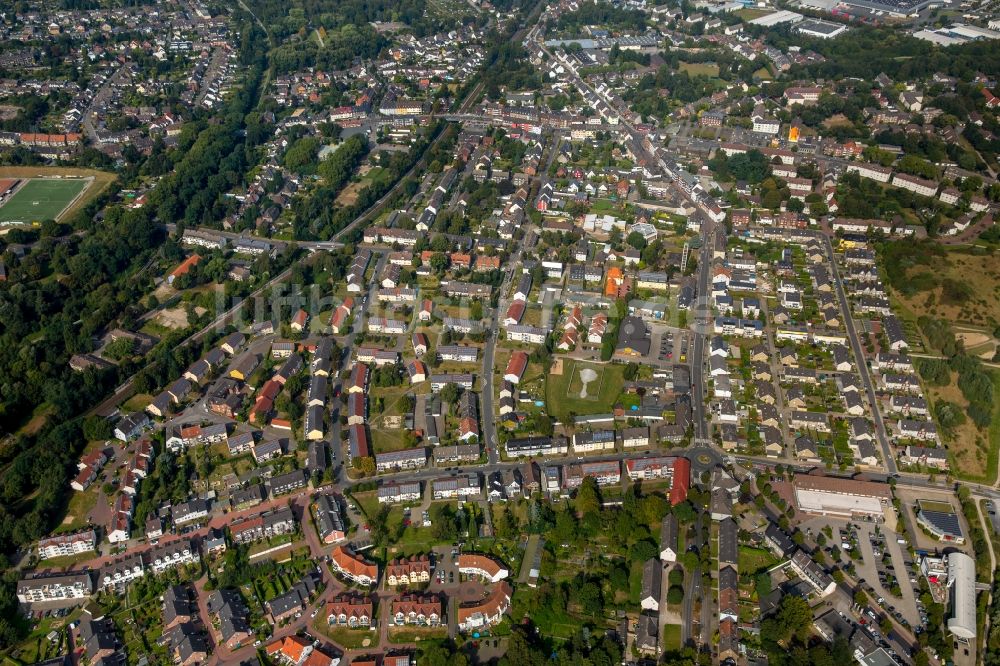 Bottrop von oben - Wohngebiet einer Mehrfamilienhaussiedlung entlang der Hebeleckstraße und der Johannesstraße in Bottrop im Bundesland Nordrhein-Westfalen