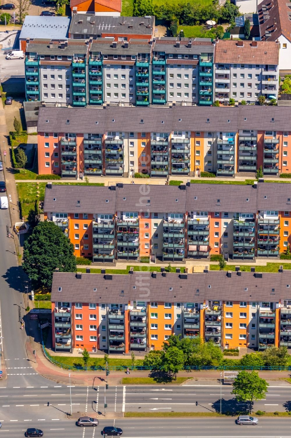 Herne von oben - Wohngebiet der Mehrfamilienhaussiedlung entlang der Horststraße in Herne im Bundesland Nordrhein-Westfalen, Deutschland