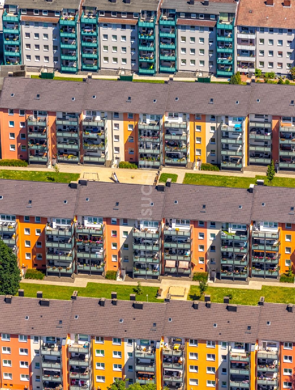 Herne aus der Vogelperspektive: Wohngebiet der Mehrfamilienhaussiedlung entlang der Horststraße in Herne im Bundesland Nordrhein-Westfalen, Deutschland