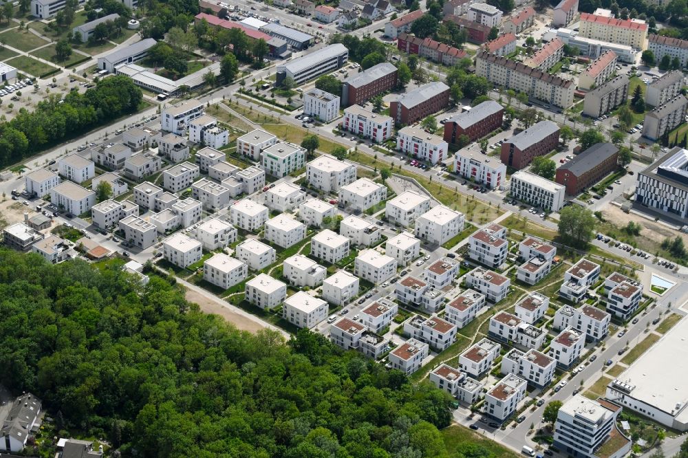 Luftaufnahme Ingolstadt - Wohngebiet der Mehrfamilienhaussiedlung entlang der Inge-Meysel-Straße - Marlene-Dietrich-Straße in Ingolstadt im Bundesland Bayern, Deutschland