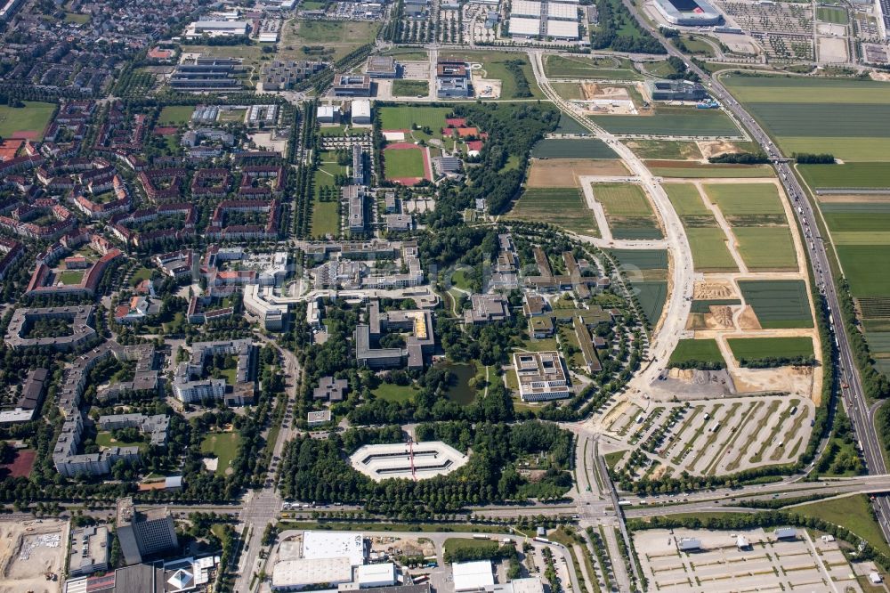 Luftbild Augsburg - Wohngebiet der Mehrfamilienhaussiedlung entlang der Josef-Priller-Straße - Professor-Messerschmitt-Straße in Augsburg im Bundesland Bayern, Deutschland