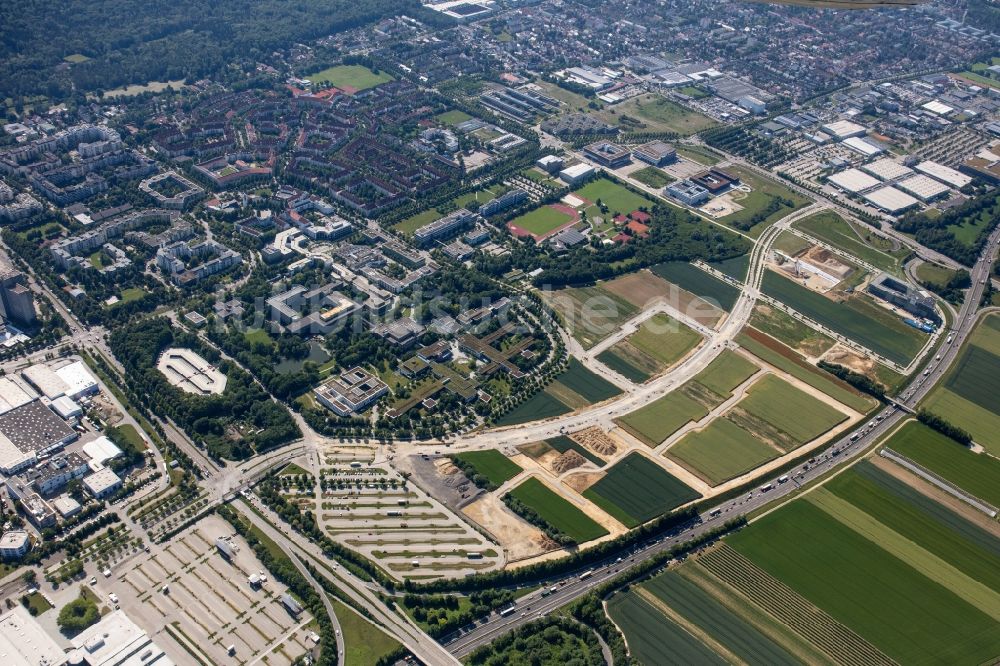 Luftaufnahme Augsburg - Wohngebiet der Mehrfamilienhaussiedlung entlang der Josef-Priller-Straße - Professor-Messerschmitt-Straße in Augsburg im Bundesland Bayern, Deutschland