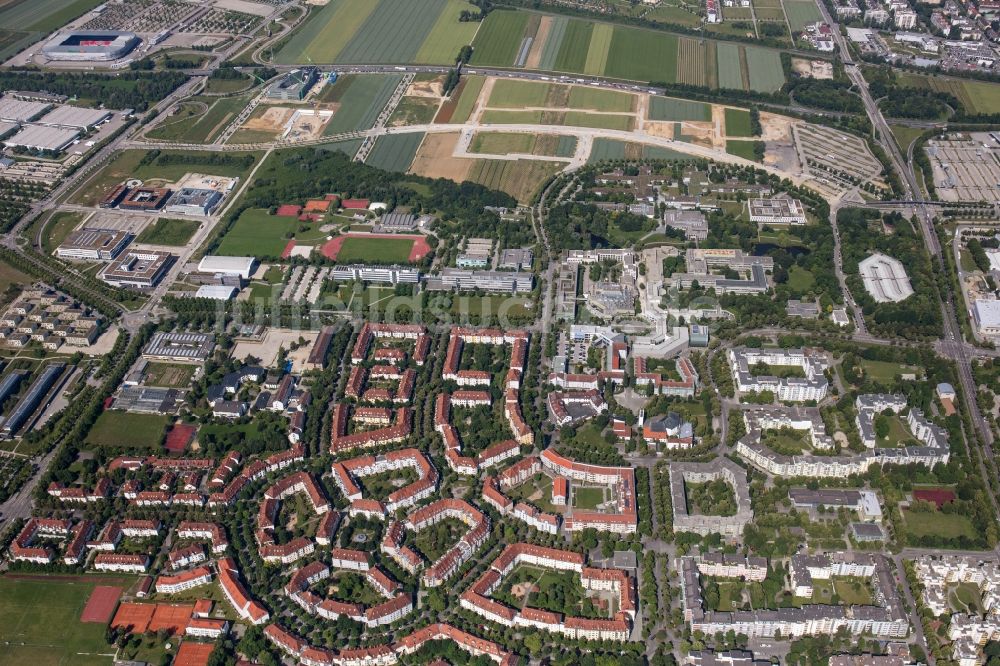 Luftaufnahme Augsburg - Wohngebiet der Mehrfamilienhaussiedlung entlang der Josef-Priller-Straße - Professor-Messerschmitt-Straße in Augsburg im Bundesland Bayern, Deutschland