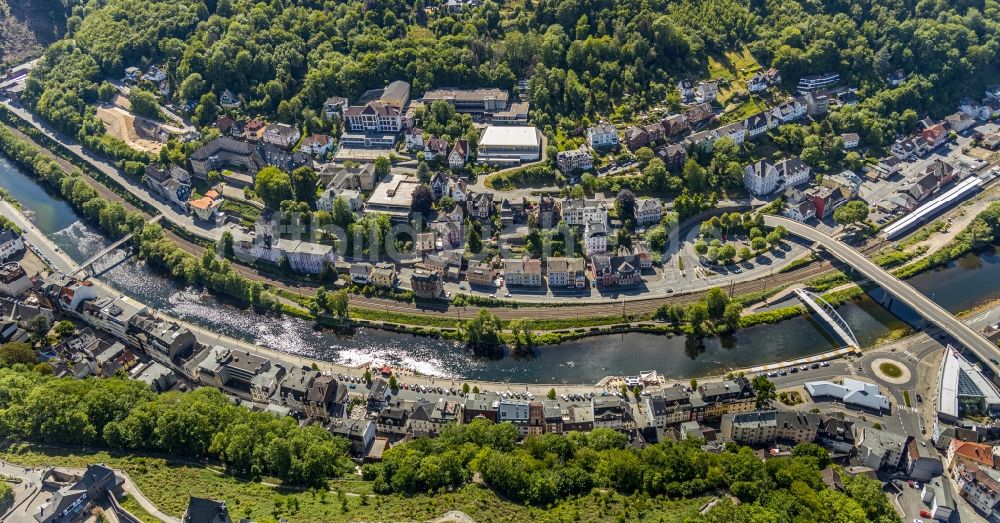 Luftbild Altena - Wohngebiet der Mehrfamilienhaussiedlung entlang der Lüdenscheider Straße in Altena im Bundesland Nordrhein-Westfalen, Deutschland