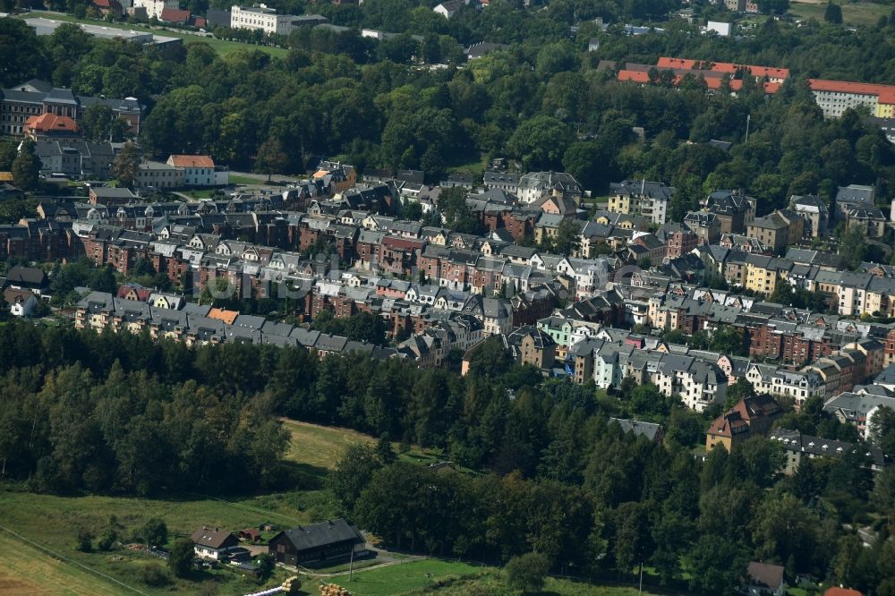 Falkenstein/Vogtland von oben - Wohngebiet einer Mehrfamilienhaussiedlung entlang der Lutherstraße in Falkenstein/Vogtland im Bundesland Sachsen