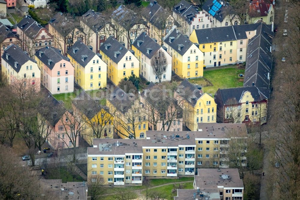 Luftbild Duisburg - Wohngebiet der Mehrfamilienhaussiedlung entlang der Neubreisacher Straße in Duisburg im Bundesland Nordrhein-Westfalen, Deutschland