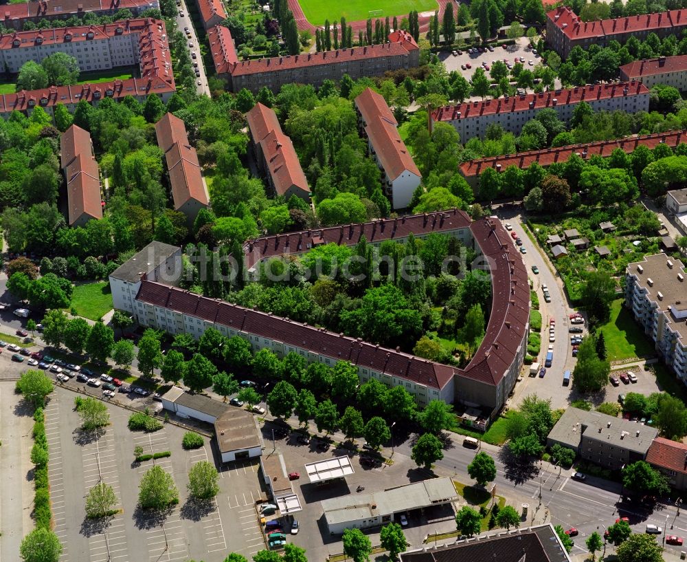 Berlin aus der Vogelperspektive: Wohngebiet der Mehrfamilienhaussiedlung entlang der Schöneberger Straße im Ortsteil Tempelhof in Berlin, Deutschland