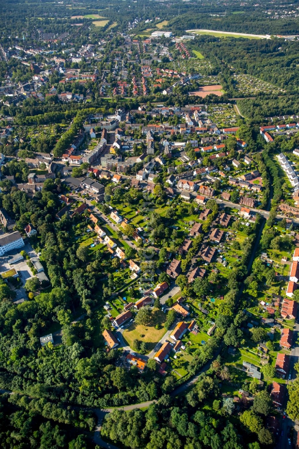 Essen aus der Vogelperspektive: Wohngebiet einer Mehrfamilienhaussiedlung in Essen im Bundesland Nordrhein-Westfalen