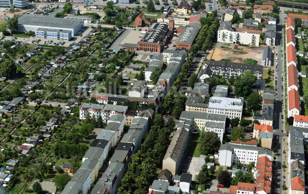 Magdeburg aus der Vogelperspektive: Wohngebiet einer Mehrfamilienhaussiedlung an der Fichtestraße in Magdeburg im Bundesland Sachsen-Anhalt