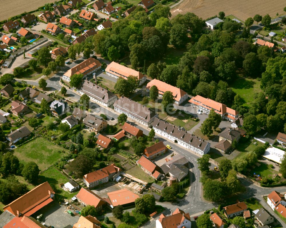 Flachstöckheim aus der Vogelperspektive: Wohngebiet der Mehrfamilienhaussiedlung in Flachstöckheim im Bundesland Niedersachsen, Deutschland