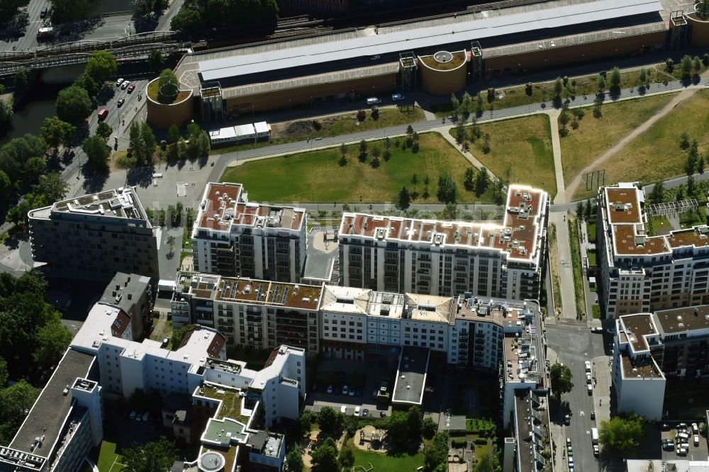 Berlin von oben - Wohngebiet der Mehrfamilienhaussiedlung Flottwell Living entlang der Flottwellstraße und im Ortsteil Mitte in Berlin, Deutschland