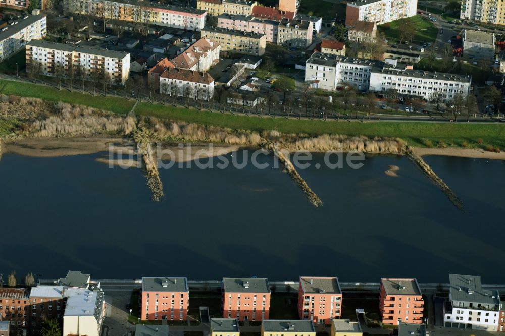 Frankfurt (Oder) von oben - Wohngebiet einer Mehrfamilienhaussiedlung in Frankfurt (Oder) im Bundesland Brandenburg