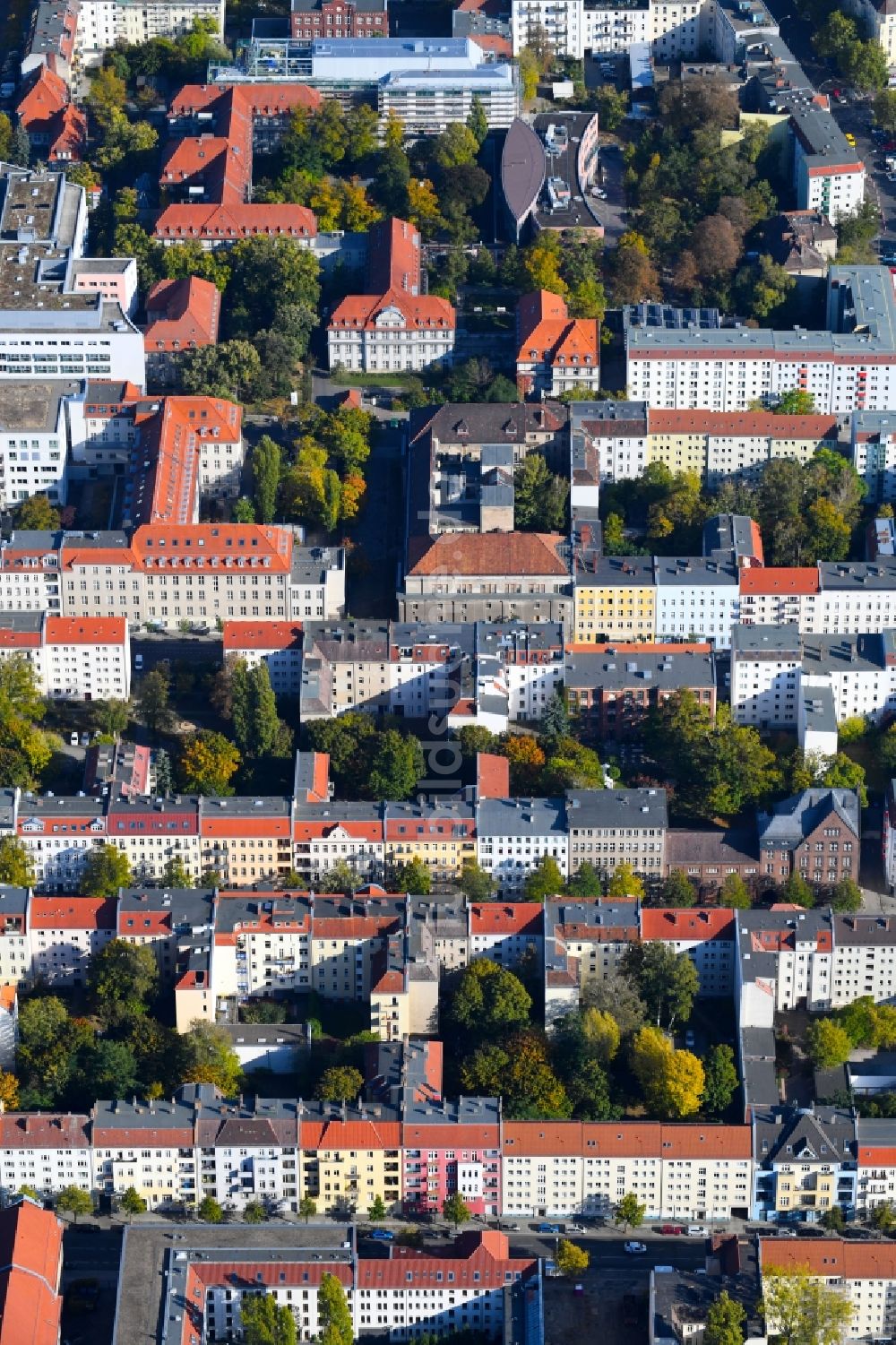 Berlin von oben - Wohngebiet der Mehrfamilienhaussiedlung Frankfurter Allee - Alfredstraße - Hubertusstraße - Fanninger Straße im Ortsteil Lichtenberg in Berlin, Deutschland