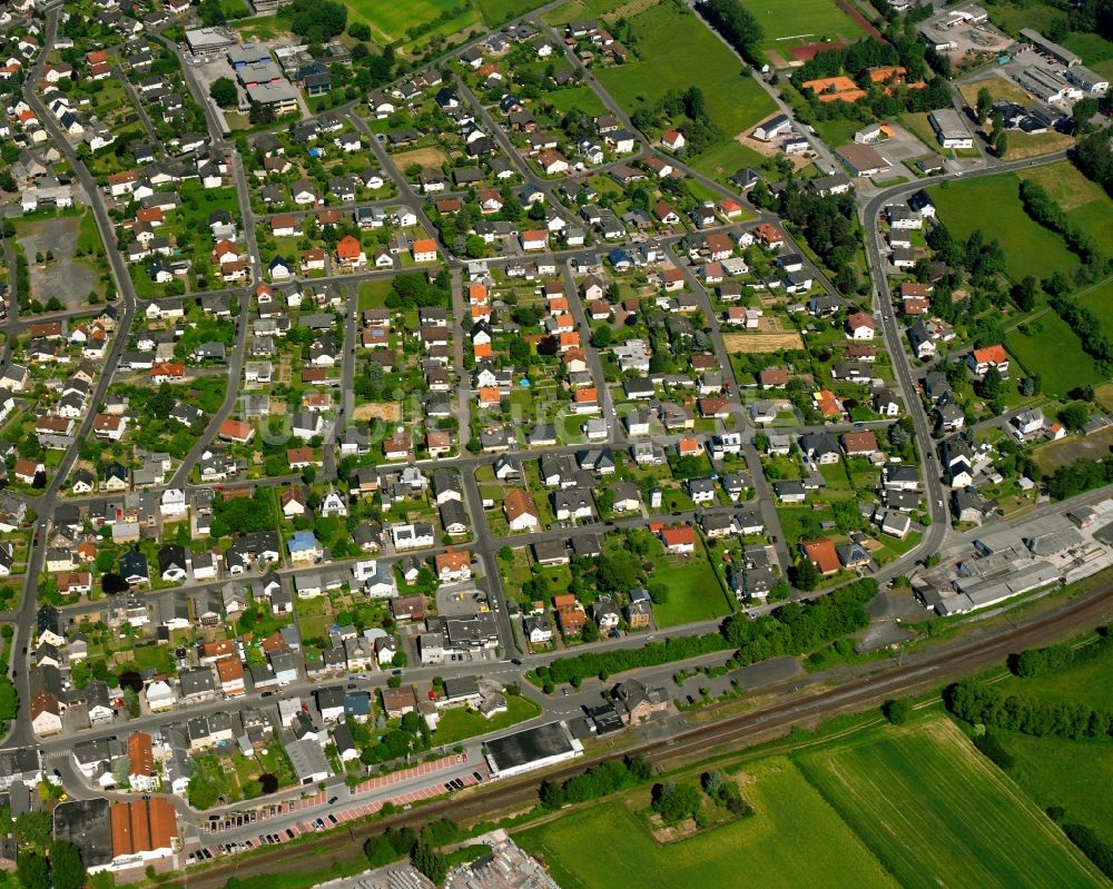 Frickhofen von oben - Wohngebiet der Mehrfamilienhaussiedlung in Frickhofen im Bundesland Hessen, Deutschland