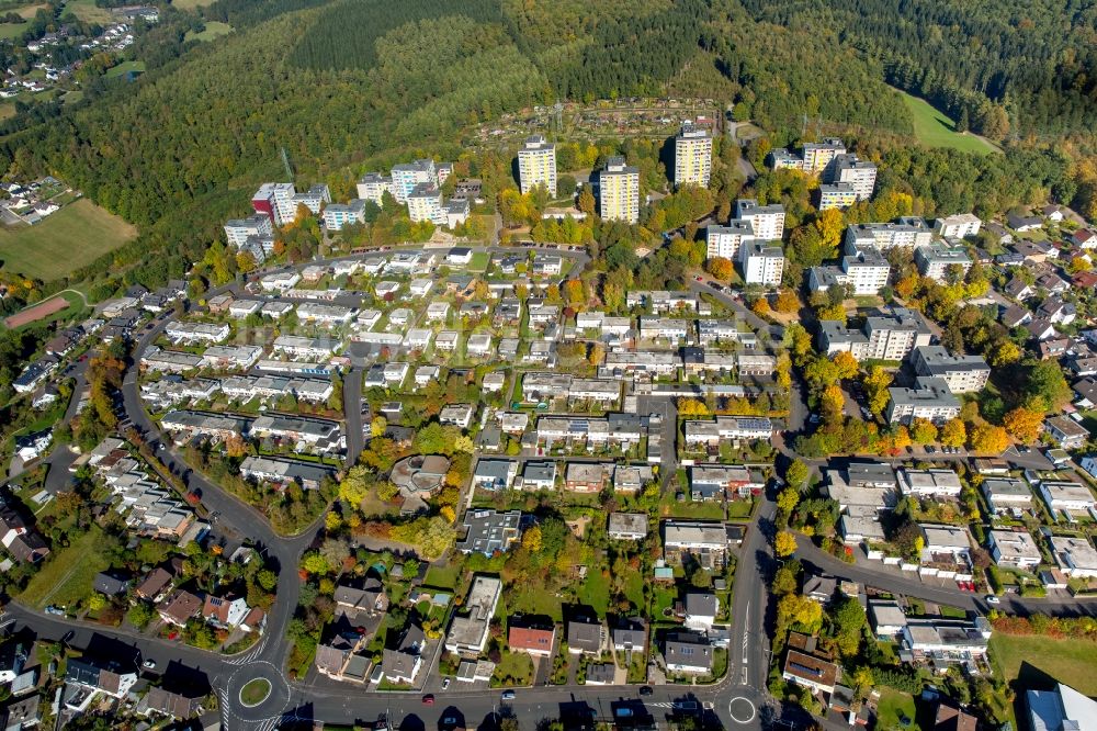 Kreuztal von oben - Wohngebiet der Mehrfamilienhaussiedlung Fritz-Erler-Siedlung in Kreuztal im Bundesland Nordrhein-Westfalen