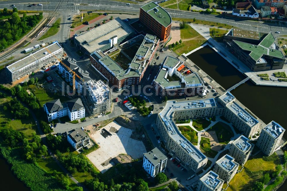 Rostock von oben - Wohngebiet der Mehrfamilienhaussiedlung am Gaffelschonerweg - Loggerweg in Rostock im Bundesland Mecklenburg-Vorpommern, Deutschland